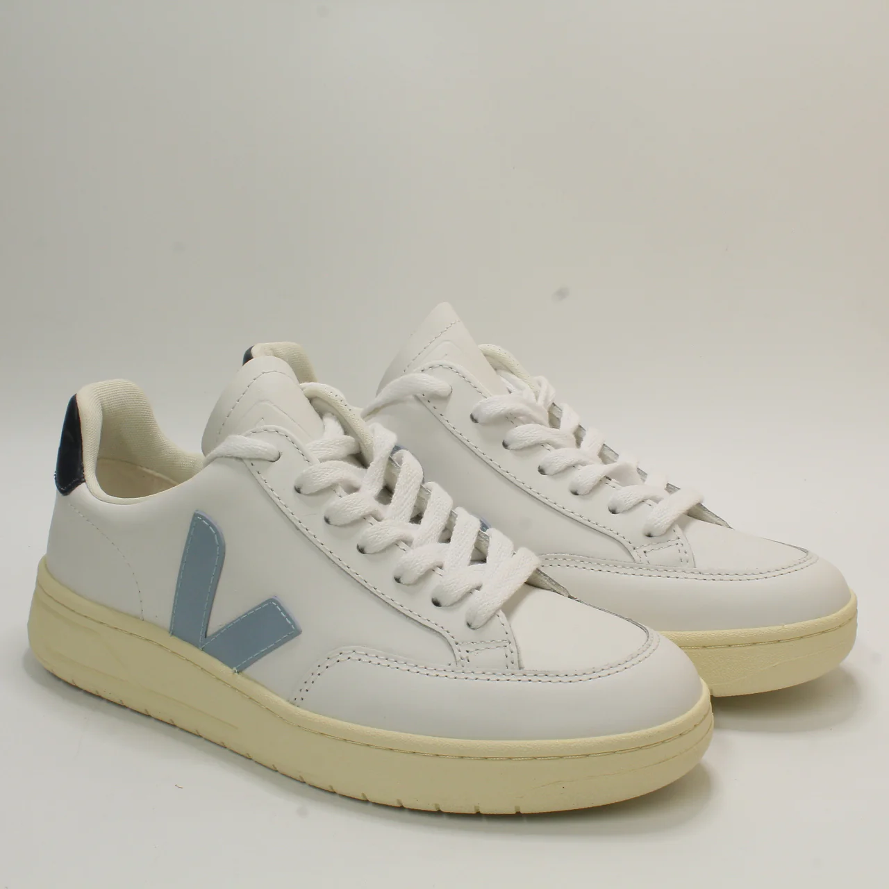 Odd Sizes -  Veja V12 Extra White Steel Nautico F - UK Sizes Right 3/Left 4 - Image 4