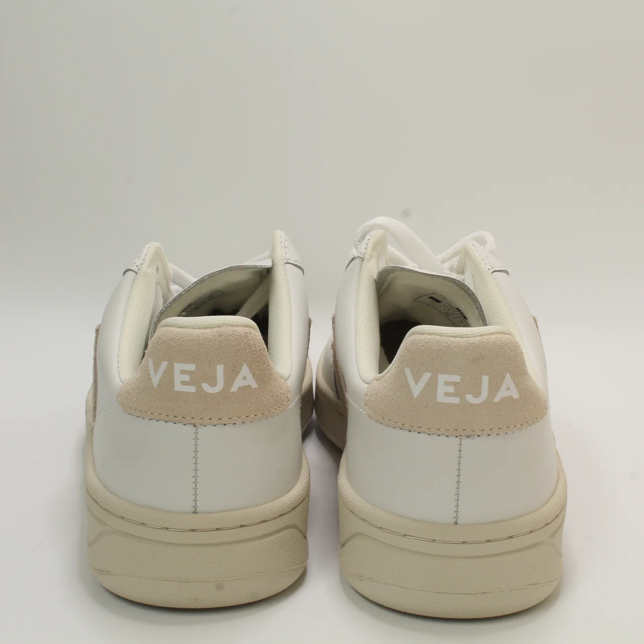 Odd Sizes -  Veja V12 Extra White Sable - UK Sizes Right 4/Left 3 - Image 3