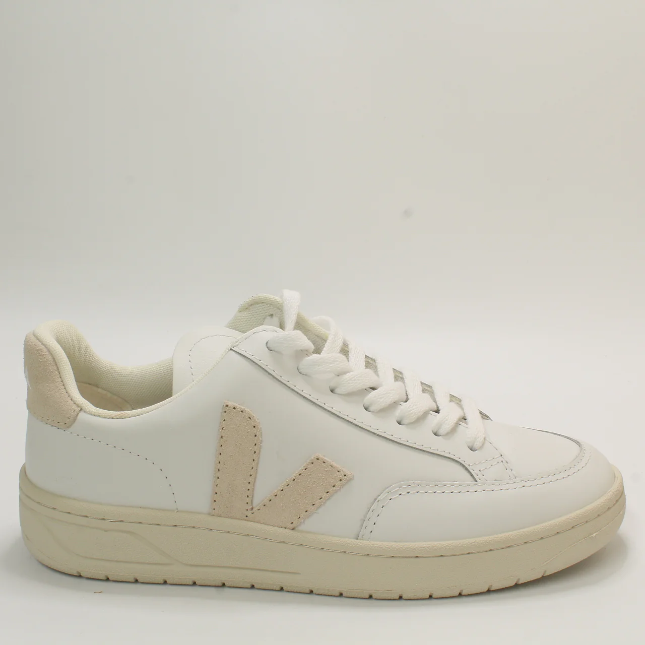 Odd Sizes -  Veja V12 Extra White Sable - UK Sizes Right 4/Left 3 - Image 5