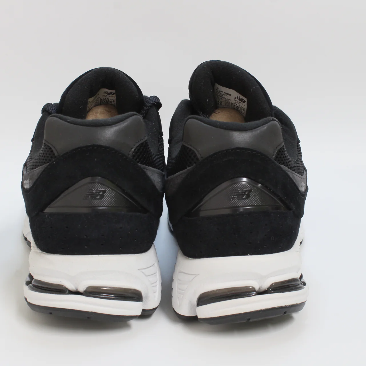 New Balance 2002 Black White Trainers - Image 4